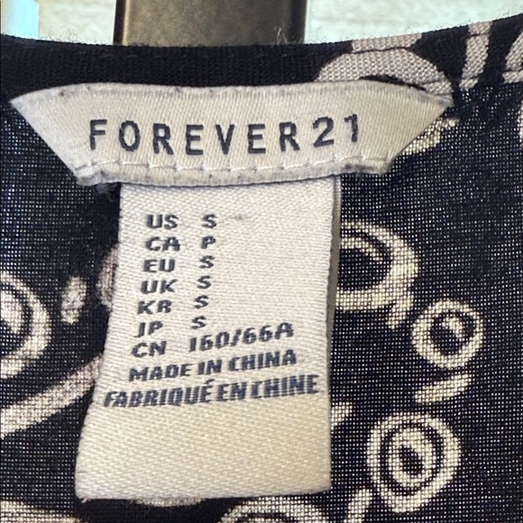 Black and White Patterned Sleeveless Romper Size S - Picture 2 of 2